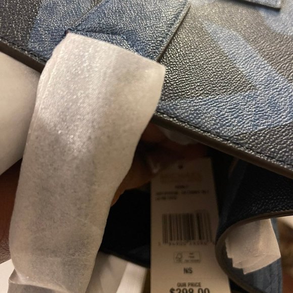 Michael Kors Kelly Tote and Makeup Bag main image 5